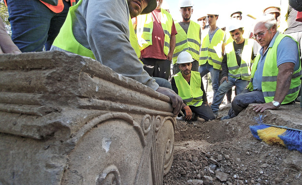 שרידי מבנה מלכותי התגלו בחפירות בארמון הנציב (צילום: יולי שוורץ, רשות העתיקות)