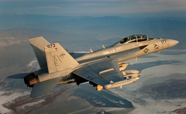מטוס הלוחמה האלקטרונית f-18 "גראולר"