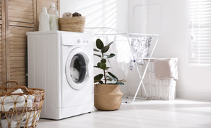 חדר כביסה, מכונת כביסה  (צילום:  New Africa, Shutterstock)