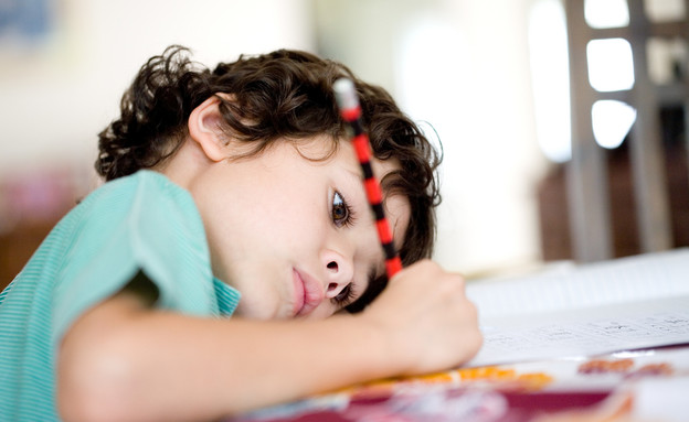 ילד לומד (צילום: Juriah Mosin, shutterstock)