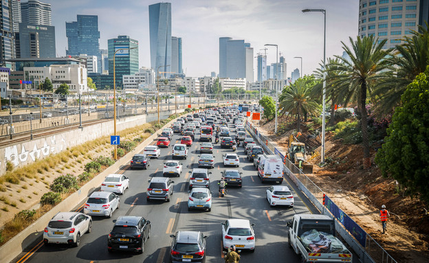 פקקים בנתיבי איילון (צילום: פלאש 90) פקקים בנתיבי איילון (צילום: פלאש 90)