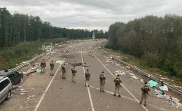 לכלוך שברסלבים השאירו בגבול אוקראינה (צילום: מתוך עמוד הפייסבוק של סגן שר הפנים האוקראיני, אנטון חרצ׳נקו)