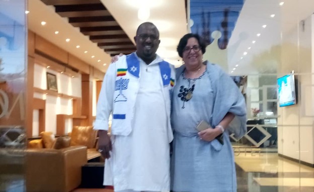 ד"ר מלכה שבתאי במפגש עם היסטוריון הקהילה הנסתרת באתיופיה (צילום: באדיבות ד"ר מלכה שבתאי)