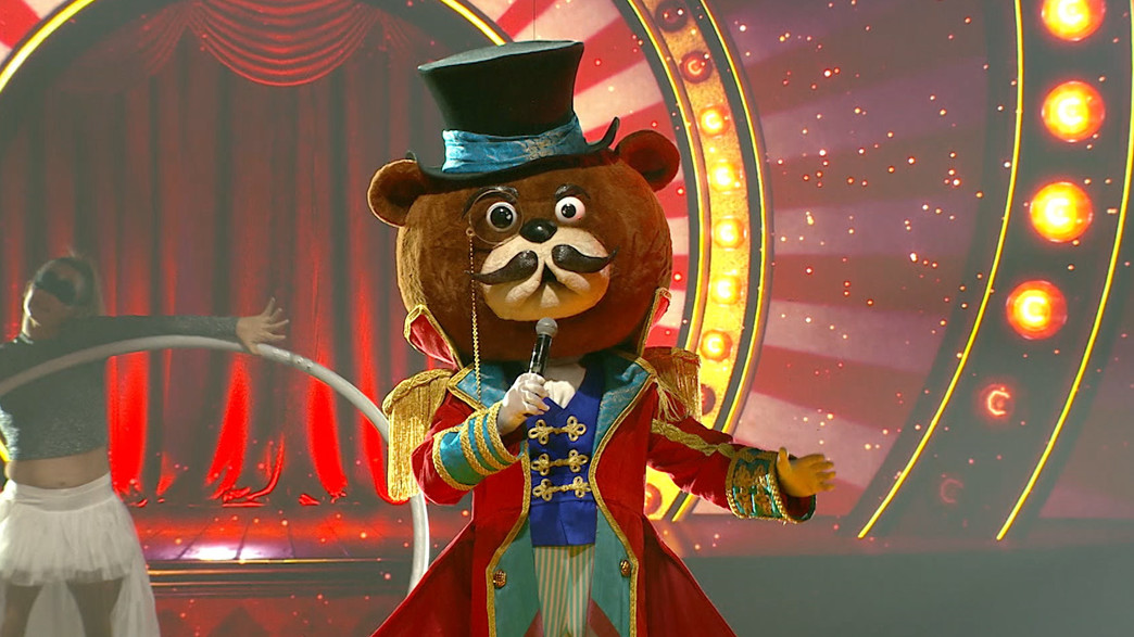 הדב – "Piano Man"