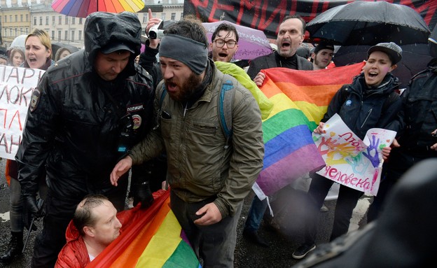 פעילי להט"ב בהפגנה, סנט פטרבורג 2018 (צילום: OLGA MALTSEVA/AFP, GettyImages)