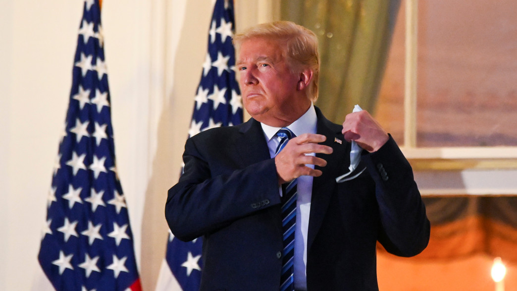 טראמפ מסיר את המסכה טראמפ מסיר את המסכה