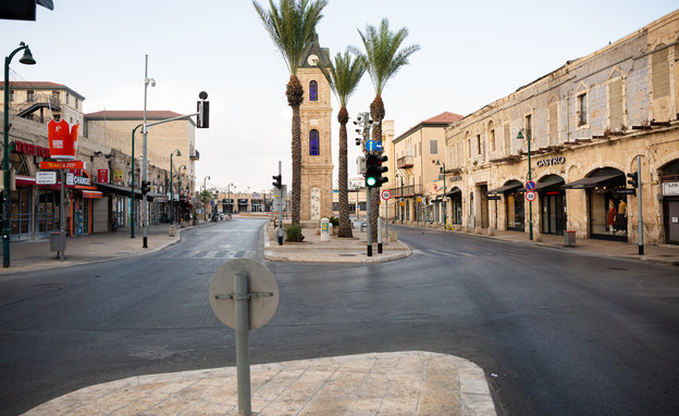 כיכר השעון ריקה במהלך הסגר השני (צילום: שירה נודלמן)