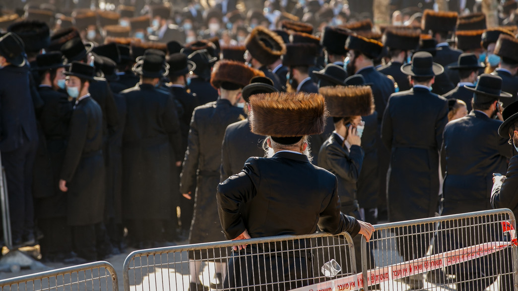 התקהלות בהלווייה של האדמו"ר פיטסבורג באשדוד