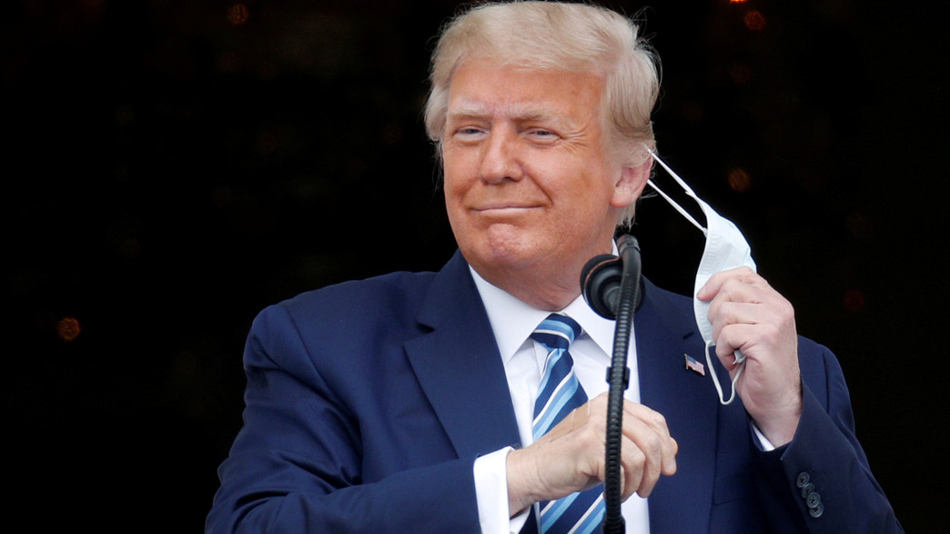 טראמפ נואם בפני תומכים בבית הלבן טראמפ נואם בפני תומכים בבית הלבן