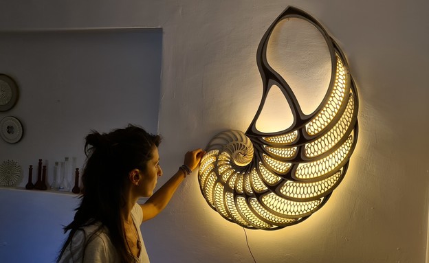 קומיוניטי, מנורות בעיצוב מיכל לויצקי (צילום: יוסי לוי)