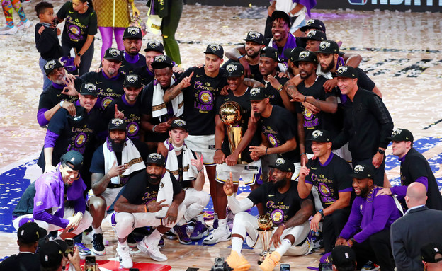 לוס אנג'לס לייקרס מנצחת את גמר ה-NBA (צילום: רויטרס)