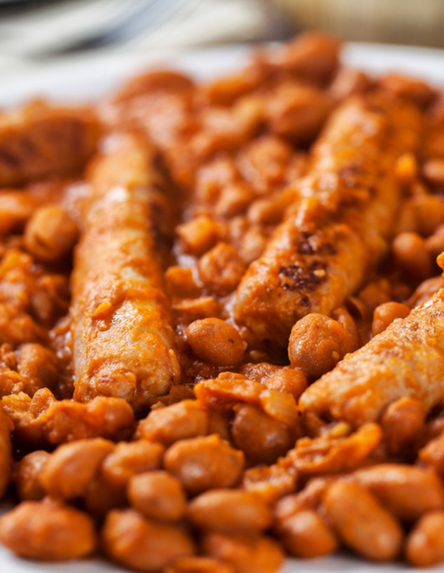 שעועית ונקניקיות