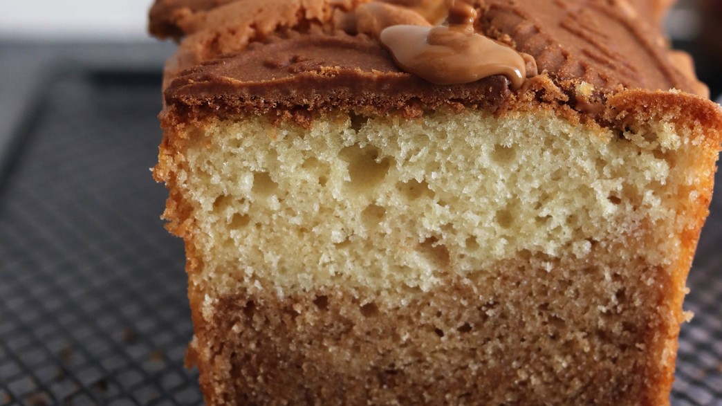 עוגת שיש לוטוס פרווה מהבלוג קווין אוף קייק