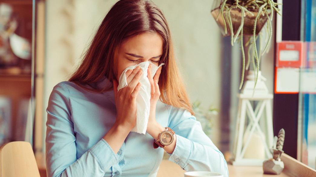 אישה מצוננת, שפעת אישה מצוננת, שפעת