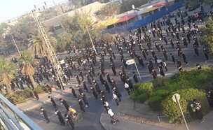 מחאה המונית בערד (צילום: קבוצת מחאת החרדים הקיצוניים)