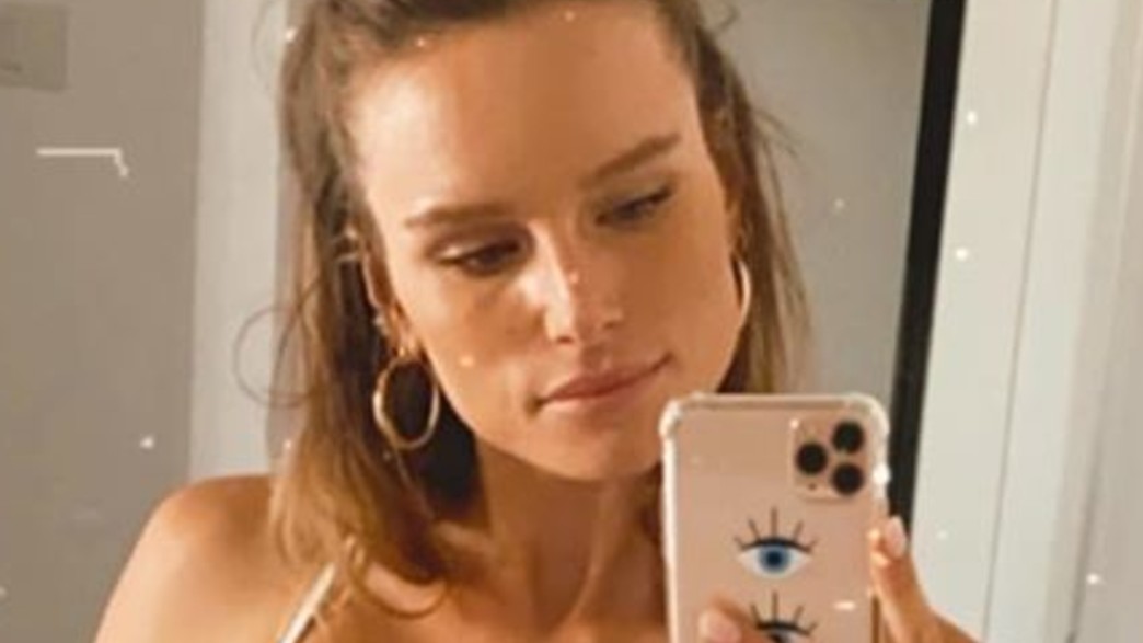 אלכסה דול בפוסט חשוף