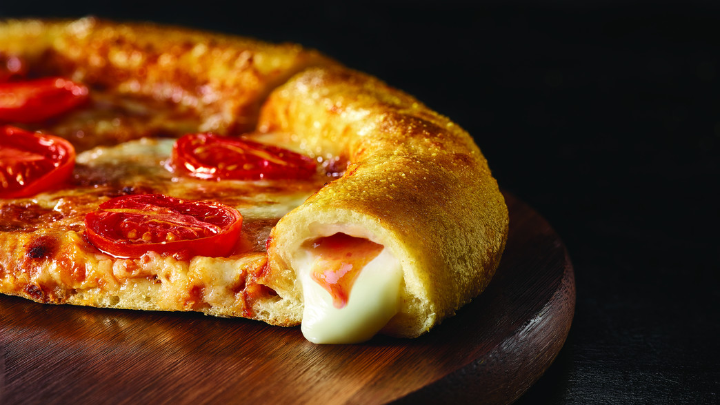 צ'יזי קראסט בדומינוס פיצה