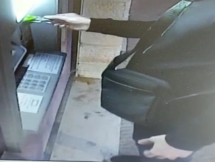 באמצעות כספומט: בעל מרכול מגוש דן הלבין 13 מיליון שקל
