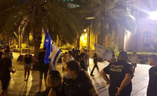 הפגנה נגד נתניהו בחיפה (צילום: N12)