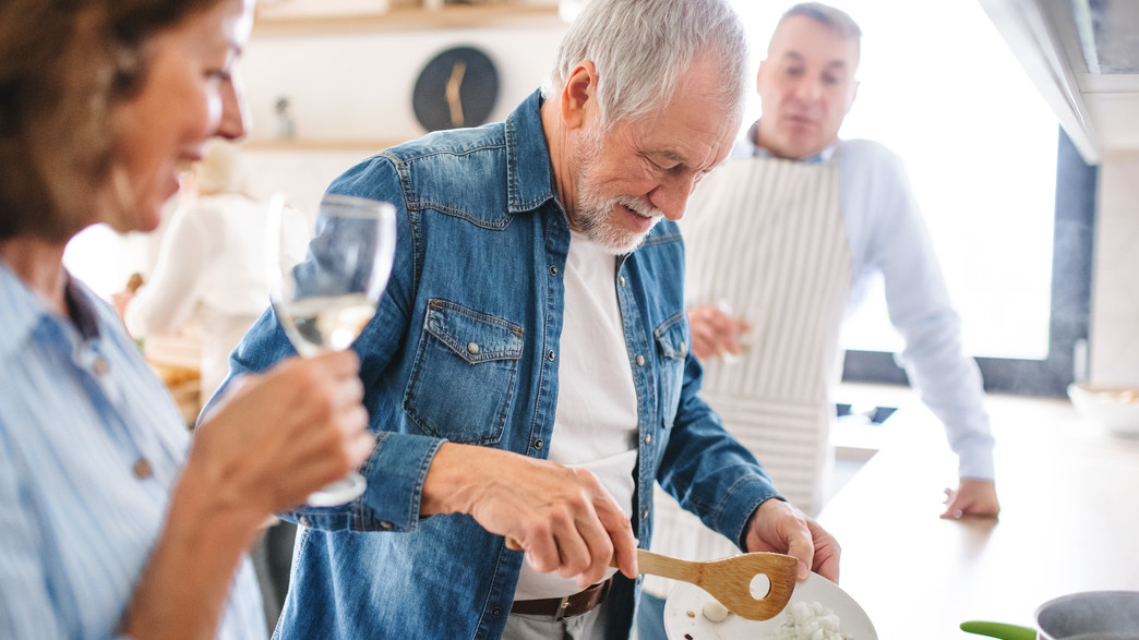 איש מבוגר (צילום: Halfpoint, shutterstock)