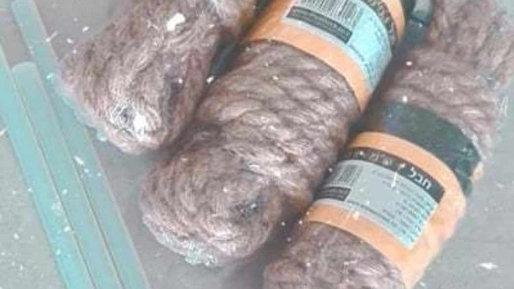 יצירות מחבל, אגרטל, ג - 3