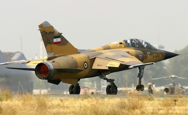 מטוס קרב איראני (צילום: Shahram Sharifi, wikimedia)