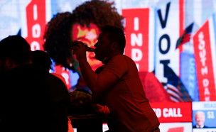 מצביע בקליפורניה (צילום: רויטרס)