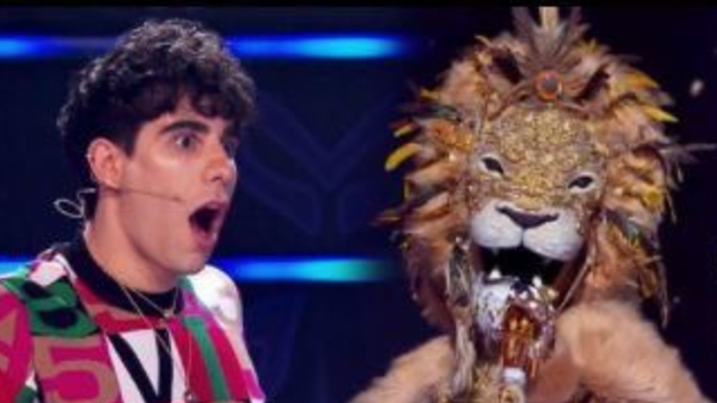 האריה נחשף ב"הזמר במסכה" ספרד