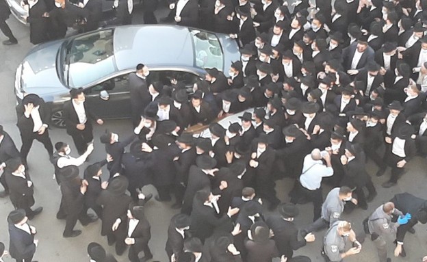 עימותים בין המשטרה לחרדים בלוויה של הרב פיינשטיין (צילום: יעל פרלמן)