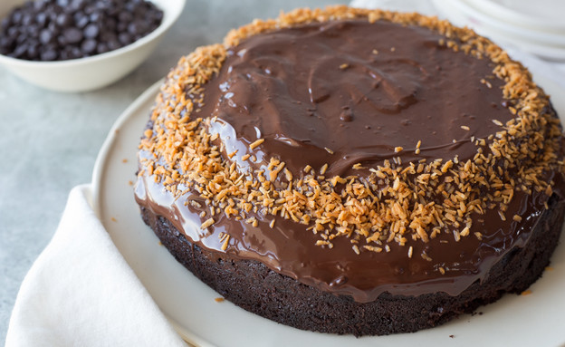 עוגת שוקולד ושמנת חמוצה במלוא הדרה
