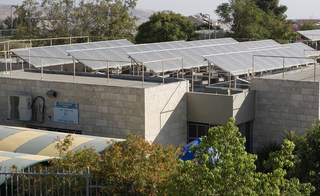 בית ספר ממד פסגת זאב מזרח תלי 2 - גגות סולארים (צילום: דוד וינוקור)