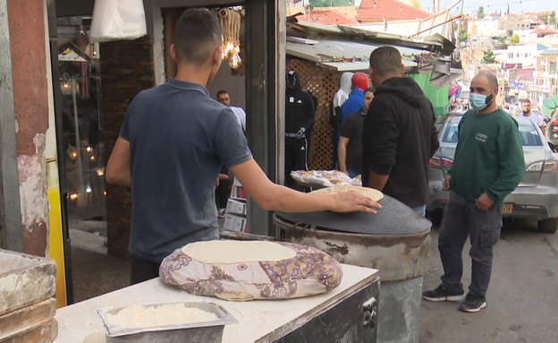חגיגת הקניות בכפרים ערבים למרות הקורונה (צילום: החדשות 12, החדשות12)