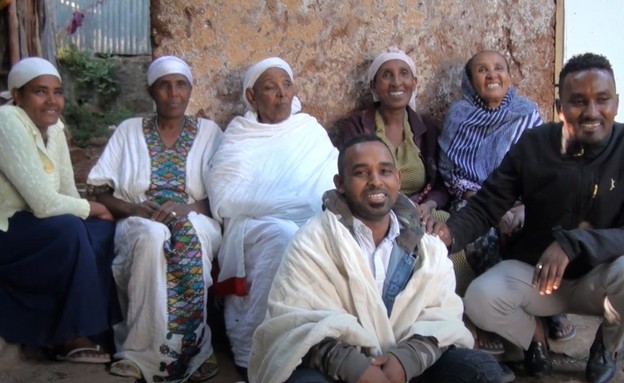 טקילו פוגש את סבתא שלו באתיופיה (צילום: רוני קלדרון)