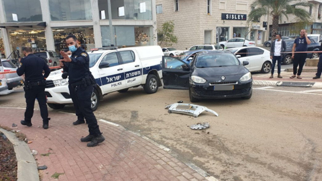 זירת התאונה שאחריה נדקרה הנהגת זירת התאונה שאחריה נדקרה הנהגת