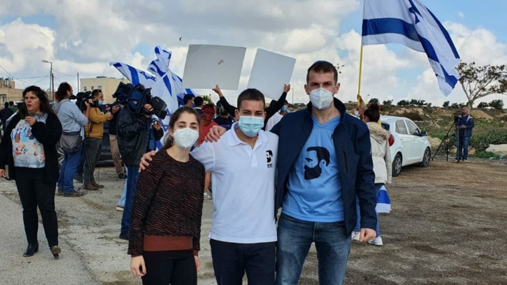 פעילי "אם תרצו" מבריחים את נציגי האיחוד האירופי פעילי "אם תרצו" מבריחים את נציגי האיחוד האירופי