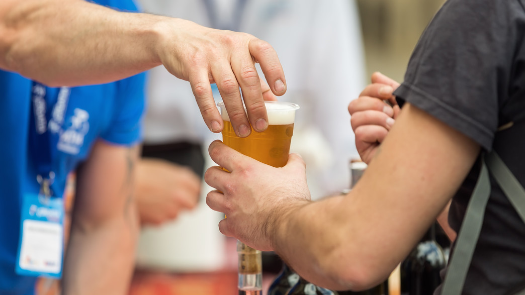 כוסות בירה מפלסטיק כוסות בירה מפלסטיק