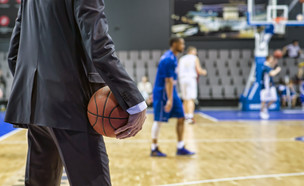 מאמן כדורסל, אילוסטרציה (צילום: PhotoProCorp, Shutterstock)