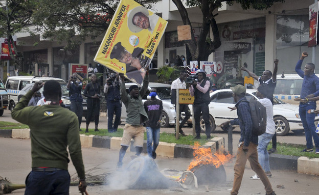 הפגנות באוגנדה (צילום: AP)