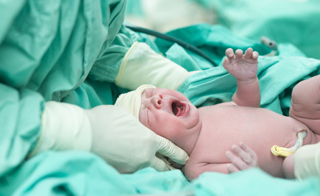 תינוק בלידה קורונה הריון (צילום: shutterlk, shutterstock)