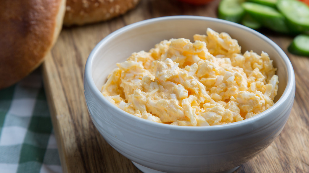 סלט ביצים בדליקטסן