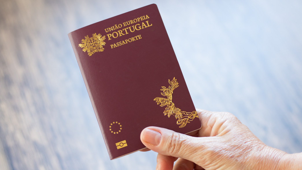 דרכון פורטוגלי (צילום: סאלי פאראג)