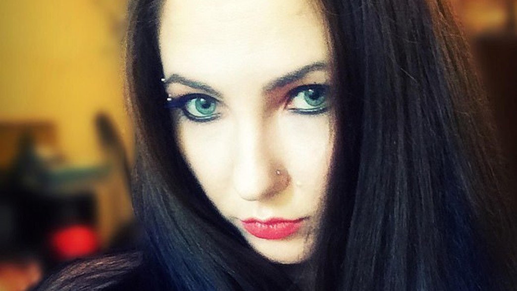 נעלה את בנה