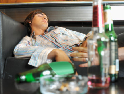 גבר שיכור (צילום: אימג'בנק / Thinkstock)