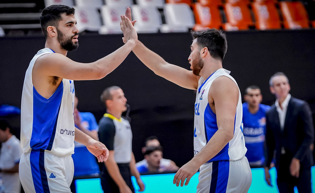 נבחרת ישראל כדורסל נגד נבחרת פולין (צילום: FIBA PHOTOS)