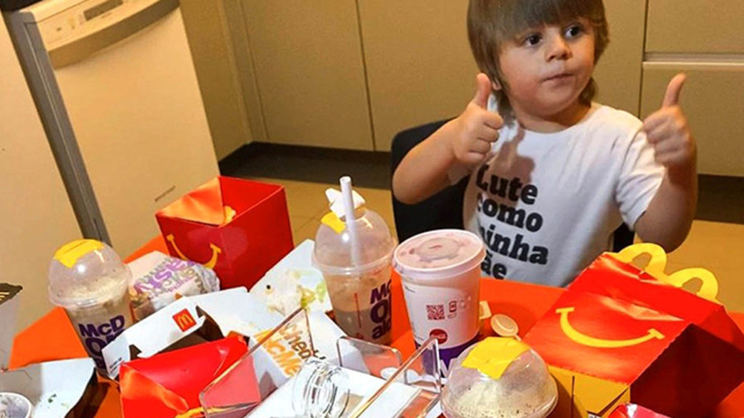 הזמין מקדונלדס מאחורי הגב