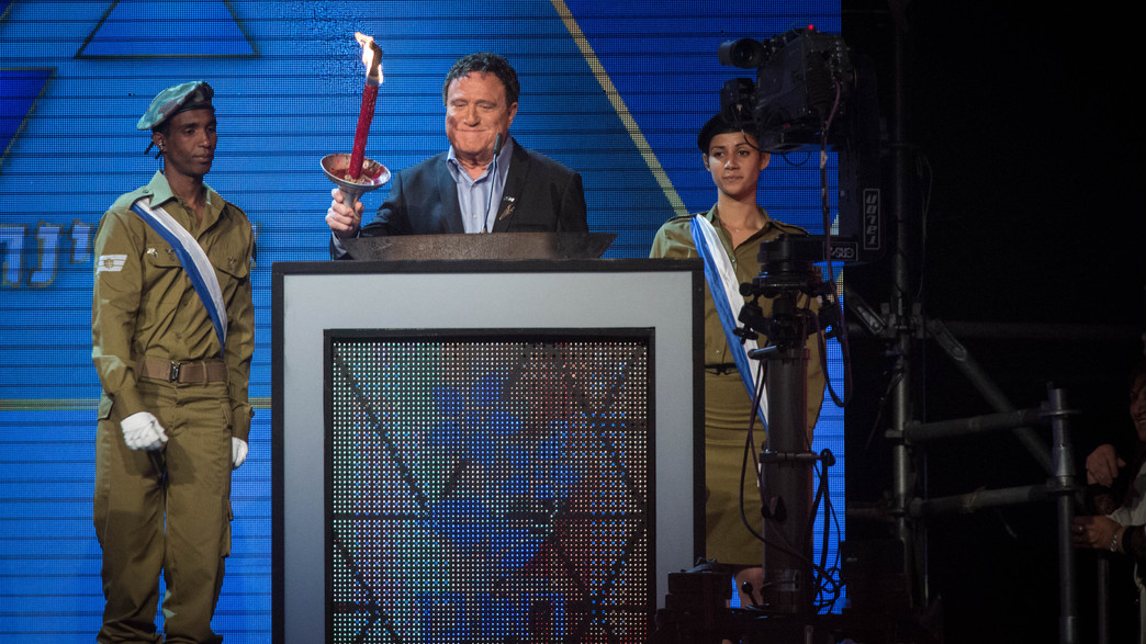 יהורם גאון יהורם גאון