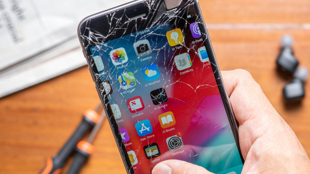 אייפון 6 פלוס עם מסך מנופץ