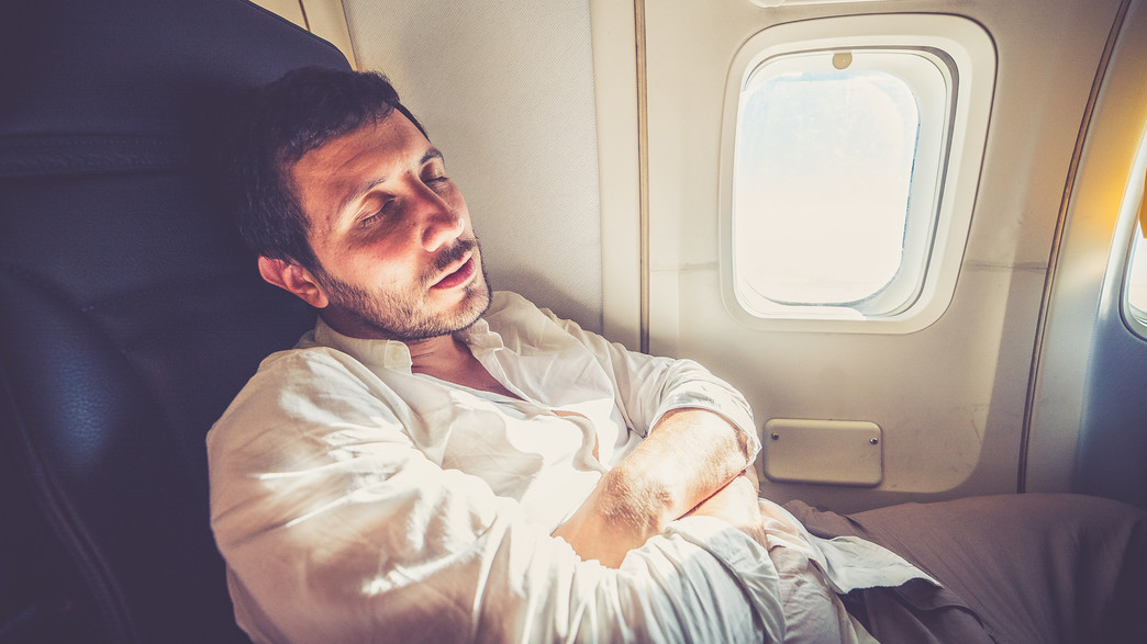 גבר ישן בטיסה גבר ישן בטיסה