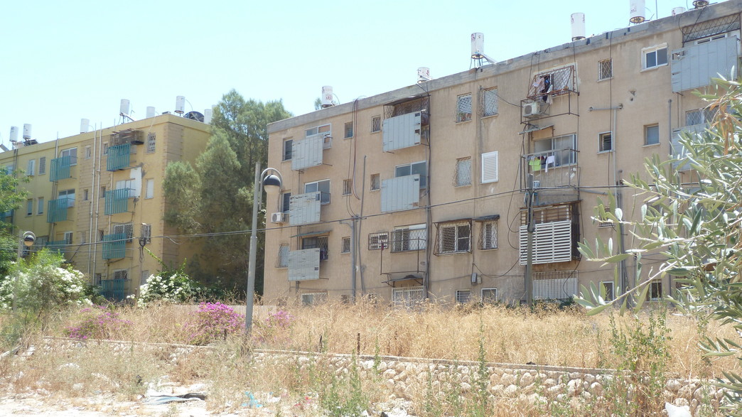 בניין בשכונה ד' בבאר שבע (צילום:  שמעון איפרגן)