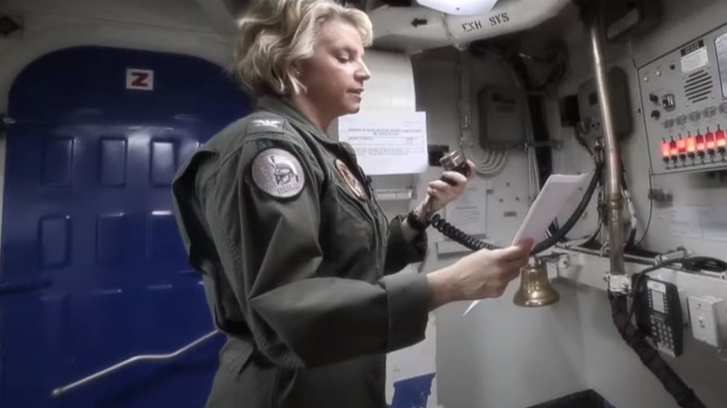המפקדת (צילום: US Navy, YouTube)